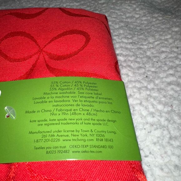 Kate Spade Cloth Napkins Set of 4 Red Bow Pattern NWT - Picture 4 of 5